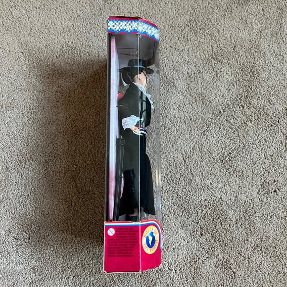 NEW in Box! 1997 Chilean Barbie Dolls of the World Collection - Picture 5 of 7